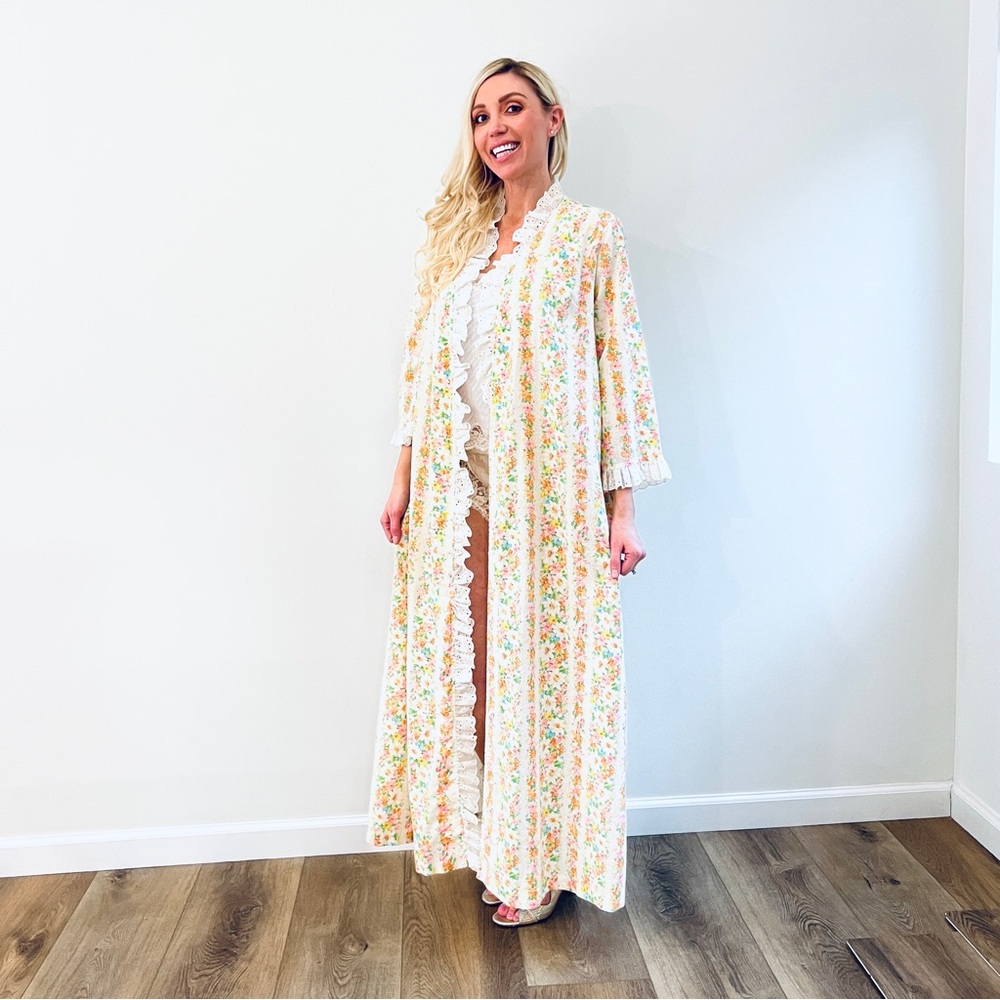 VTG Floral Housecoat Duster Robe - Picture 6 of 16